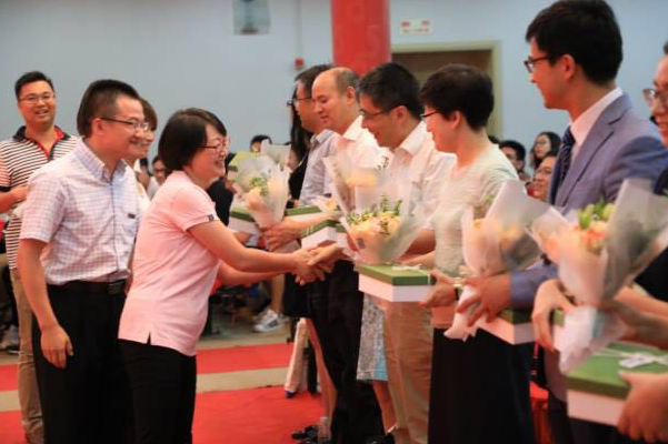 华东理工大学商学院举行2017级专业学位硕士研究生开学典礼