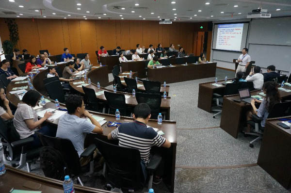 上海多源大数据和智能健康管理研究学术讨论会暨大数据联合研究签约仪式在交大安泰举行