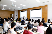  “天生我财  职面未来”求职经验分享会在华理商学院新大楼成功举办