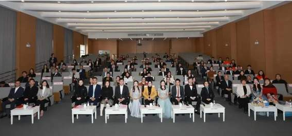 华东理工大学商学院2020年度专业学位硕士研究生表彰大会召开