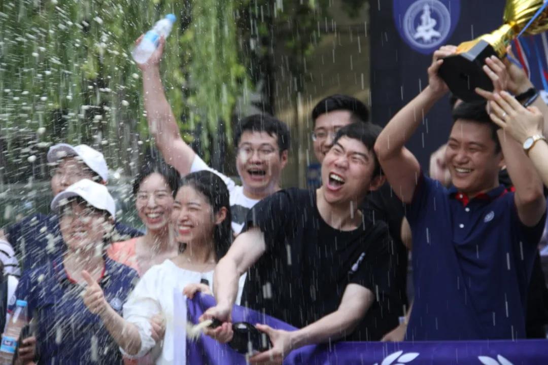 【美哉吾校】第一届“永利•领克杯”西安交通大学管理学院MBA暨专业学位拔河比赛成功举办