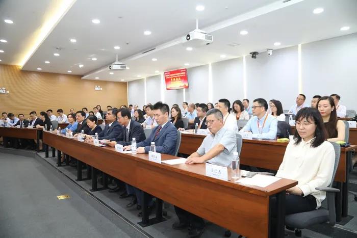 华理商学院与安波福联合举行 “安波福电气分配系统亚太区领导力发展项目”开班典礼