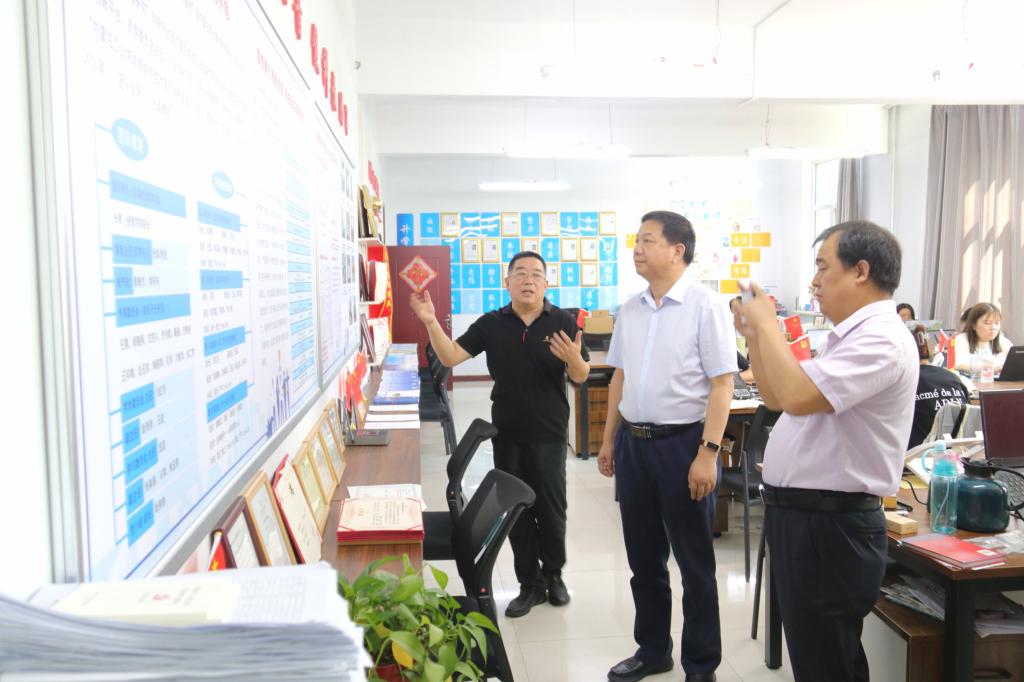 兰州交通大学朱廷珺副校长参加“面向新时代的商学院治理与建设”专题研讨会并访问内蒙古工业大学