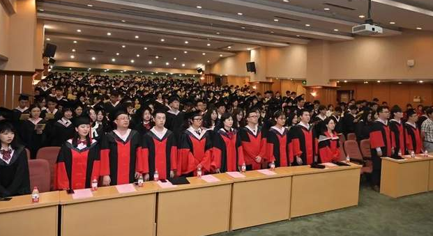 重庆大学经济与工商管理学院举办2022届毕业典礼暨授位仪式