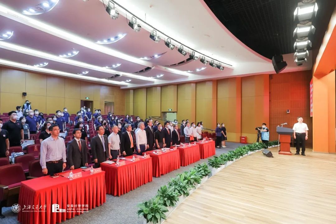交大安泰2022级专业学位硕士研究生（MBA/EMBA/MTT）开学典礼正式举行