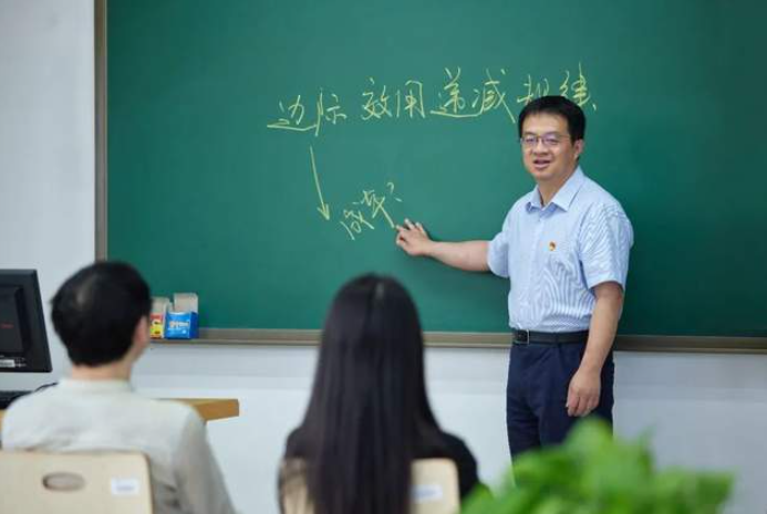 祝贺！北工商两位教师荣获北京市高等学校教学名师奖