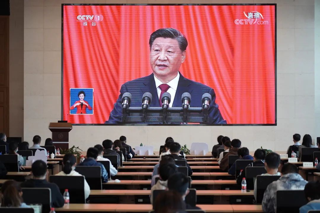 浙江大学国际校区组织师生集中收看党的二十大开幕会盛况