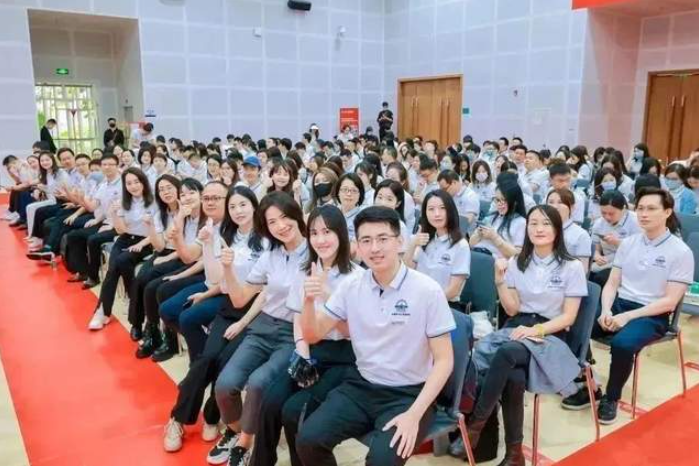 海阔春潮涌 风劲好扬帆丨哈尔滨工业大学商学院2022年度开学典礼暨毕业典礼举行