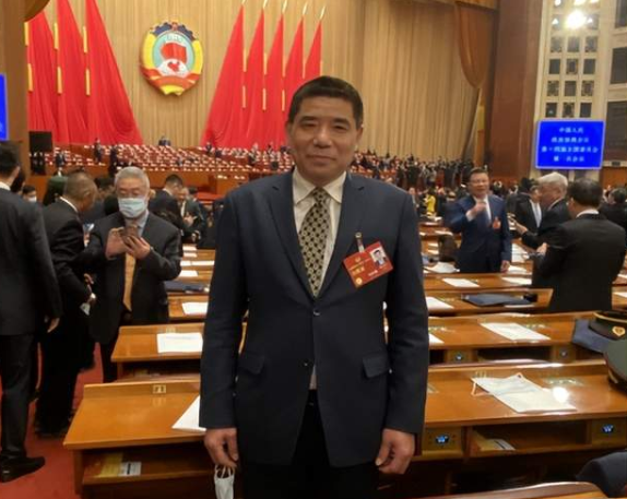 中国政法大学商学院商文江院长参加全国政协第十四届一次会议并提交提案