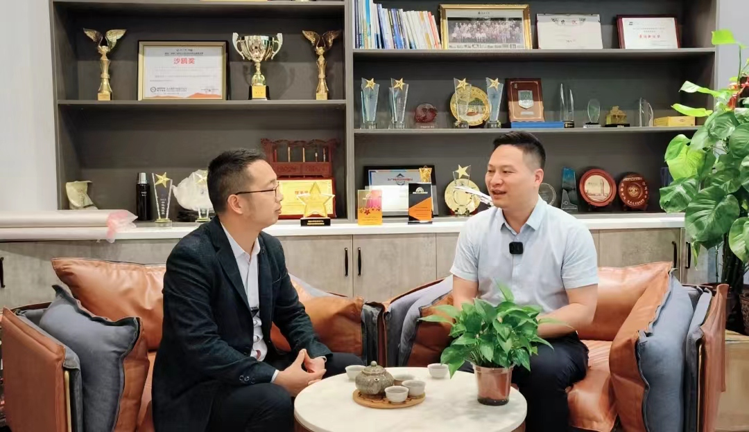 海南大学自贸港领航者访谈第1期 | 创业十四年，他是如何从旅游行业成功跨到财务管理领域？