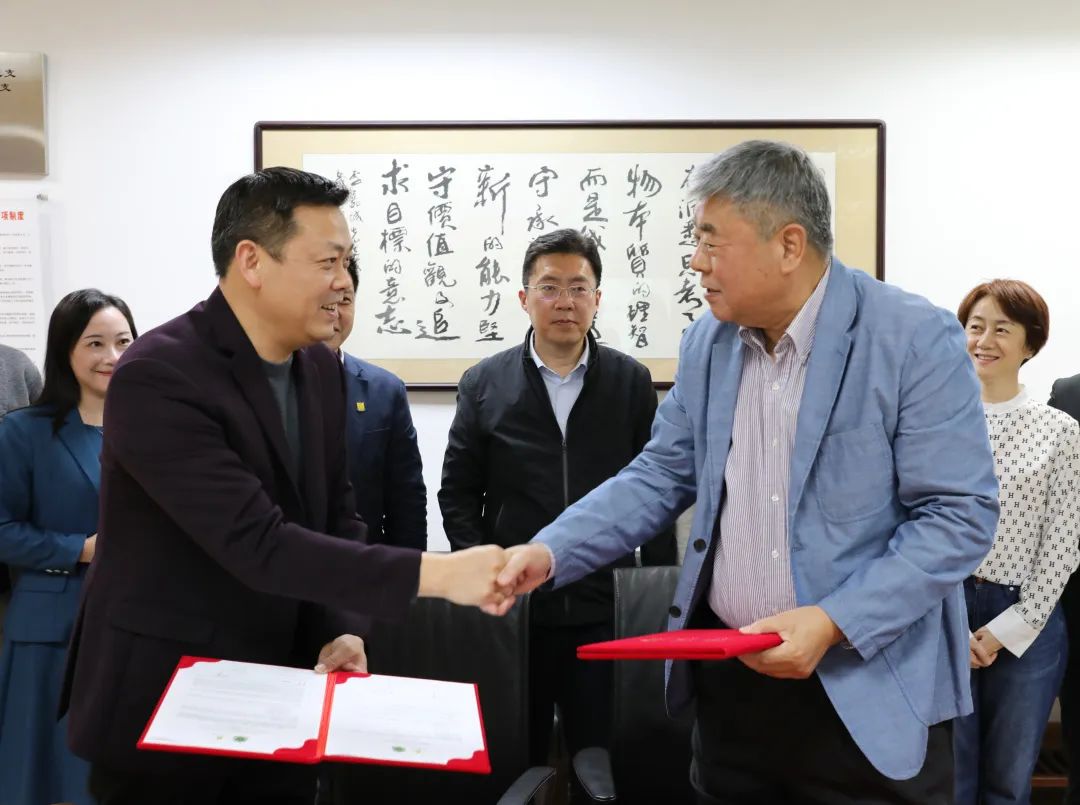 汕头大学与泰国正大管理学院签署学术合作备忘录