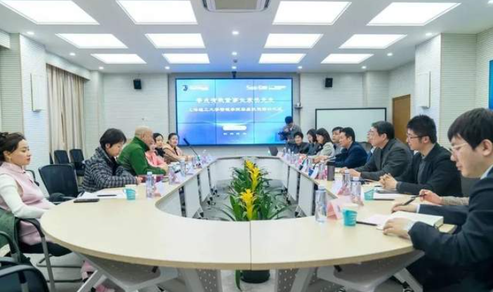 袁岳先生受聘上理管院客座教授暨行业领袖大讲堂成功举行