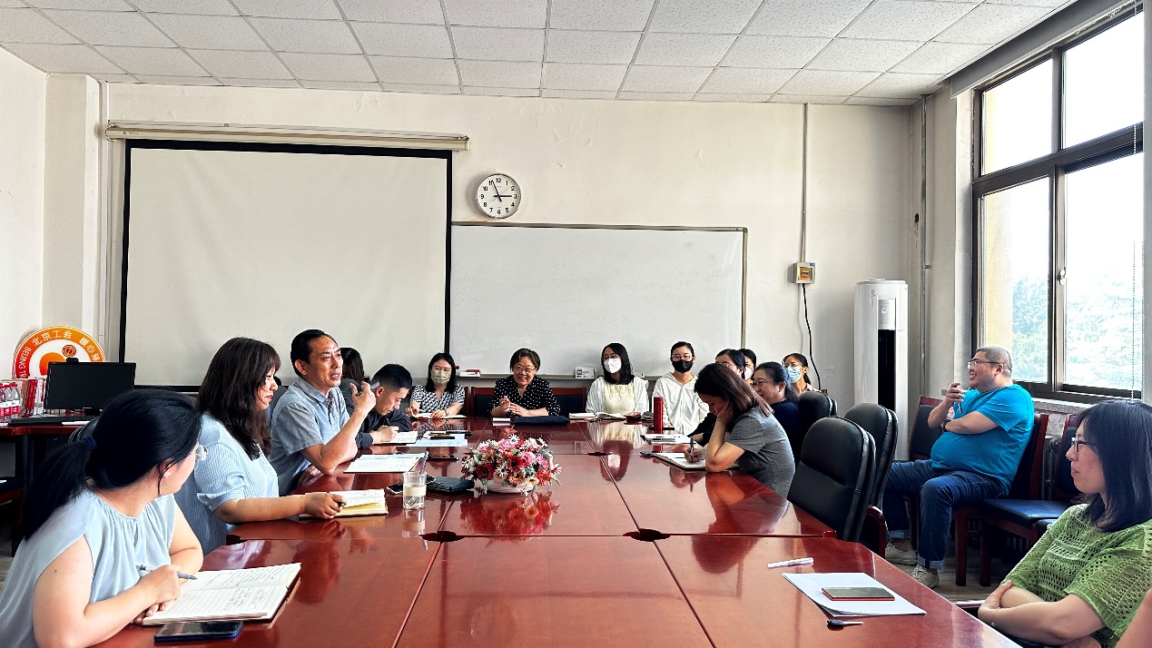 北京语言大学商学院召开期末全体教职工大会