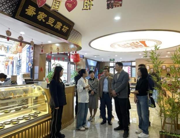 山西财经大学工商管理学院师生赴祁县乔家大院景区开展调研活动