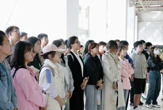 中央民族大学管理学院师生赴长安汽车集团参访交流