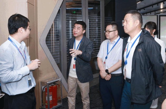 建构无限可能 | 里昂华北学生校友会亚马逊云科技创新中心参访