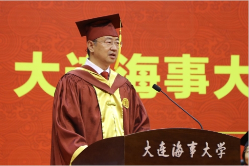 用奋斗和奉献书写壮丽人生丨大连海事大学单红军校长在2024年毕业典礼上的讲话