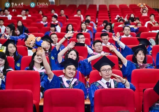 E帆起航 翱翔四海｜暨南大学EMBA举行2024届结课典礼暨E慈善会换届仪式