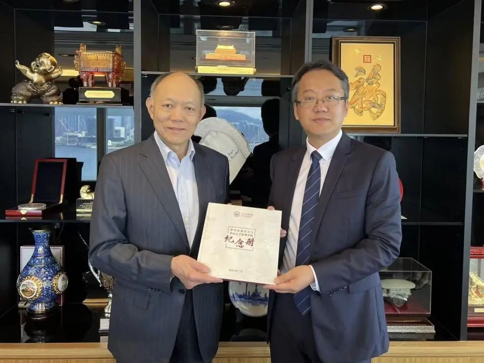 中山大学管理学院张俊生院长一行赴港拜访霍震寰先生和霍启文先生