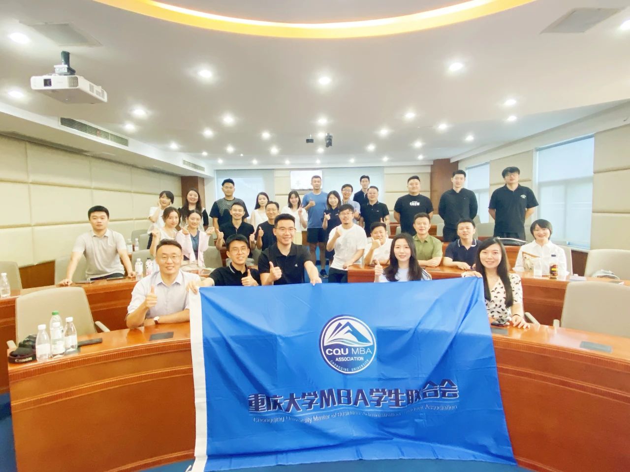 打造精英平台 成就卓越人生｜重庆大学经济与工商管理学院MBA联合会2024级新生见面会成功举办