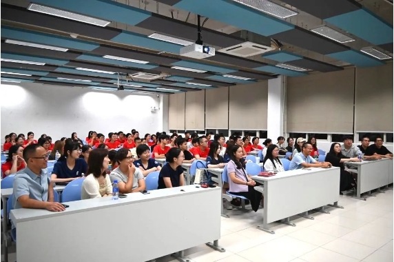 专业引航促成长！北京师范大学湾区国际商学院2024级新生见面会暨专业介绍会顺利举行