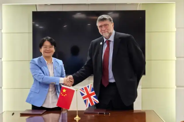 曼彻斯特大学副校长Stephen Flint教授一行访沪，深化中国合作