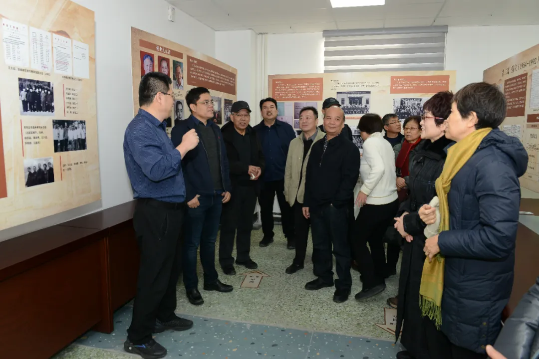 河北工业大学经济管理学院召开“管理经济教育发展展览研讨暨新年团拜会”