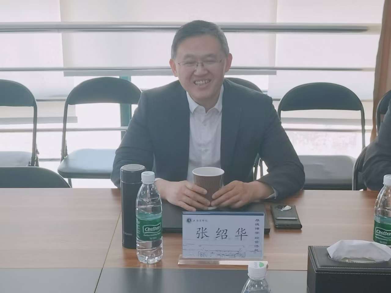 张绍华副校长调研上海商学院工商管理学院 AI 融合数字交叉专题研究