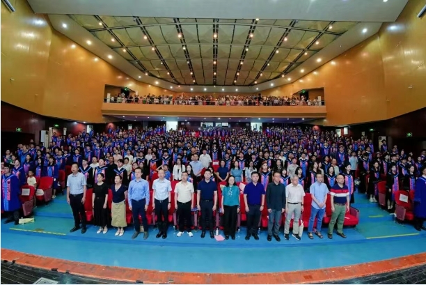 经彩未央 华章启航——西南交通大学经济管理学院举行2025届学生毕业典礼暨学位授予仪式