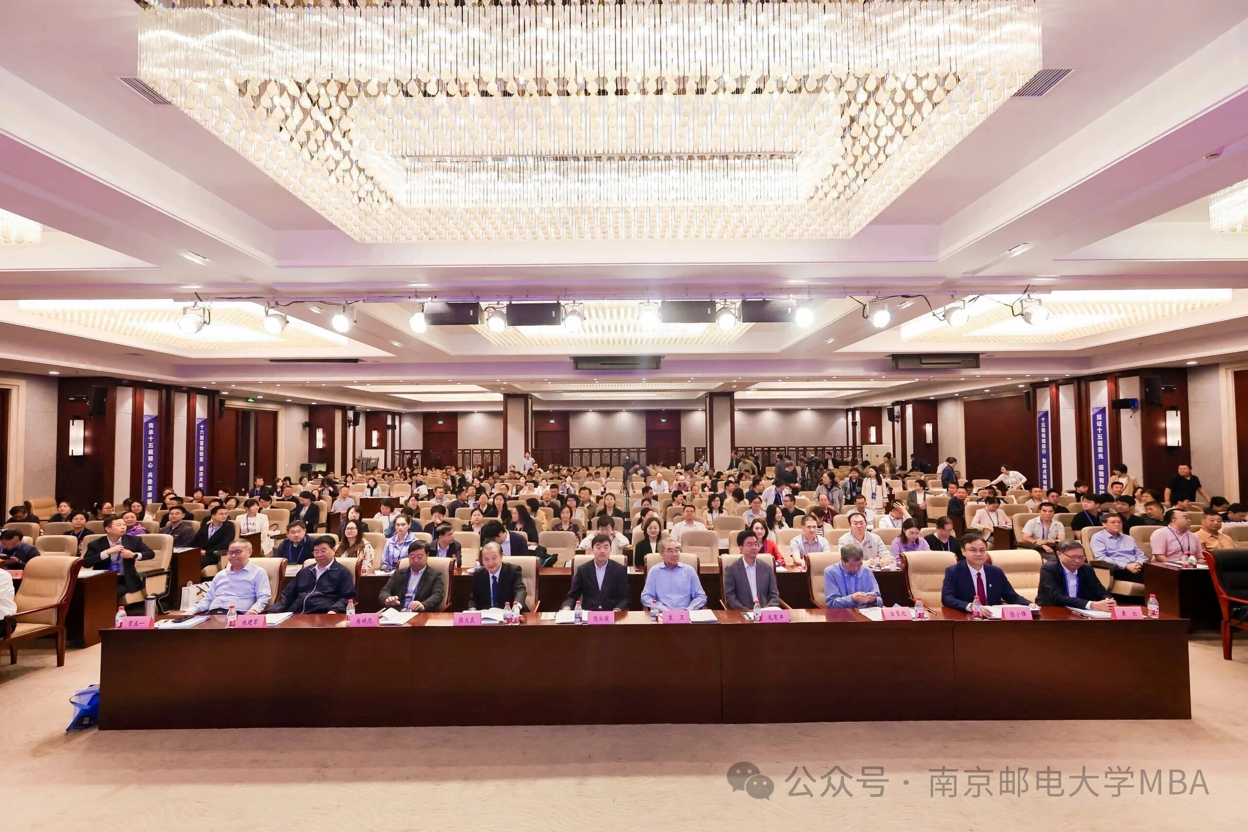 MBA中心教师获评全国大学生市场调查与分析大赛十五周年（2010-2025） “金牌导师”和“突出贡献奖”荣誉称号
