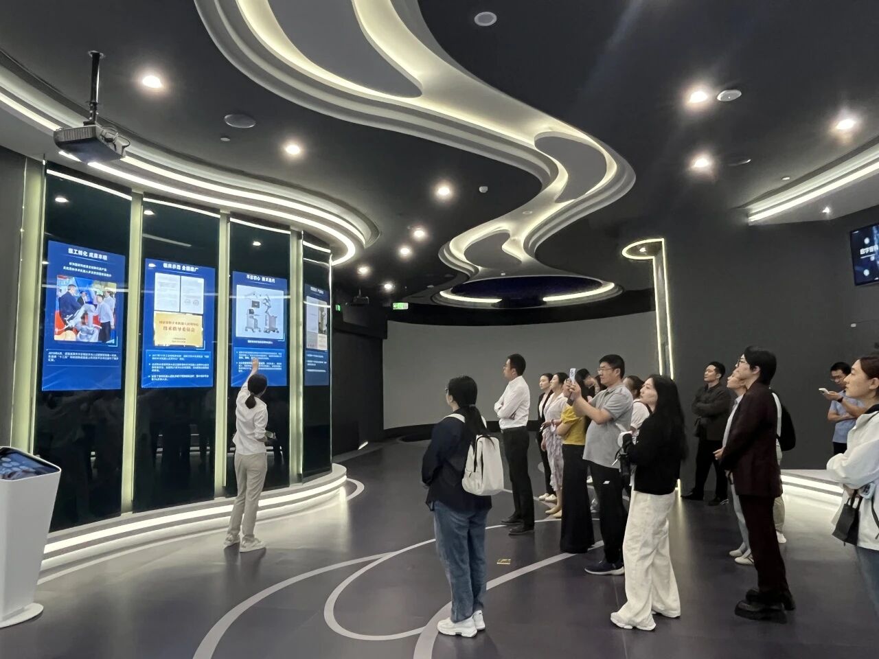 北理工管院专硕学子走进天智航，揭秘手术机器人如何重塑医疗未来