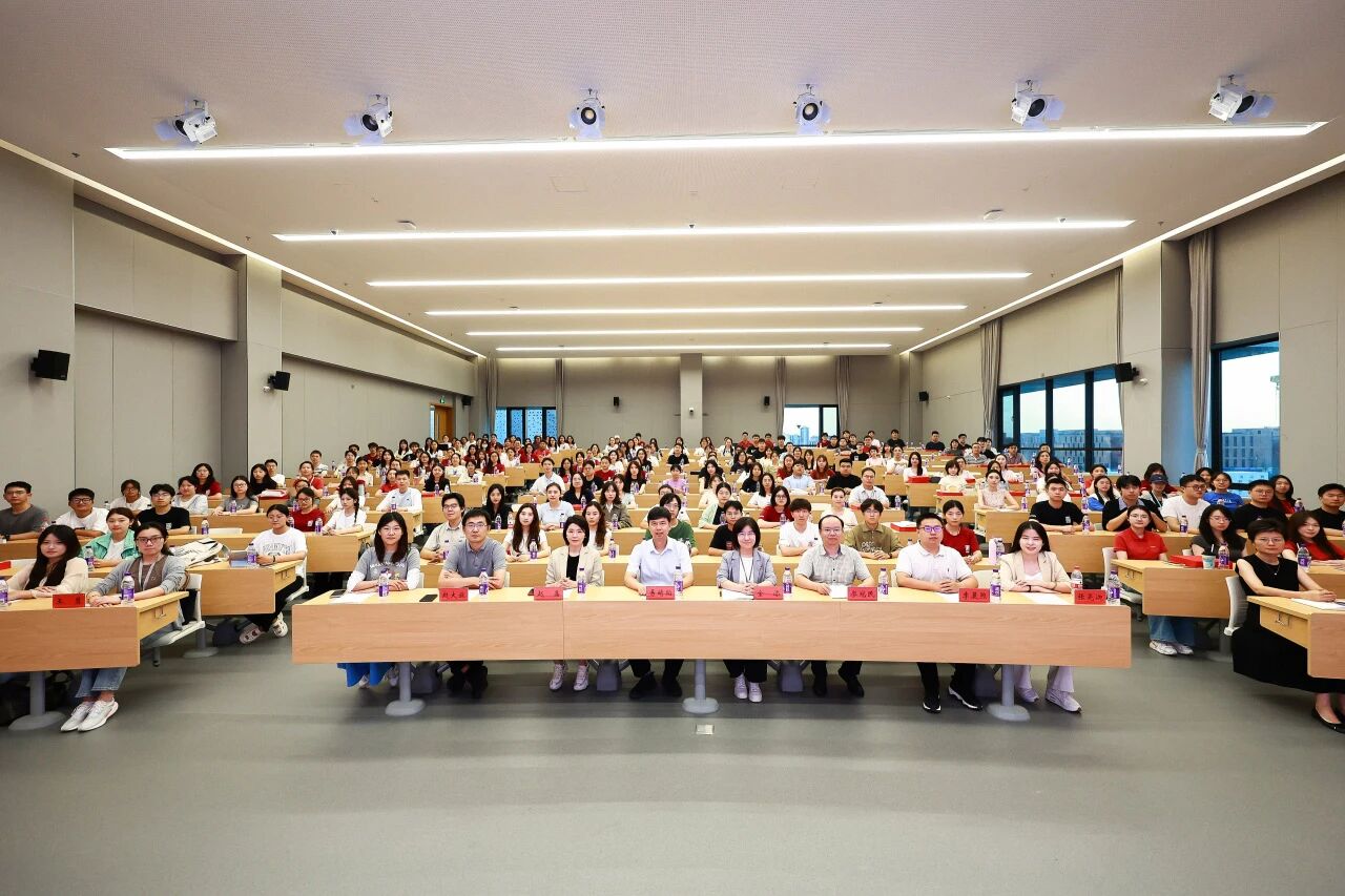 人大商学院2026级研究生新生见面会暨“院长第一课”举行