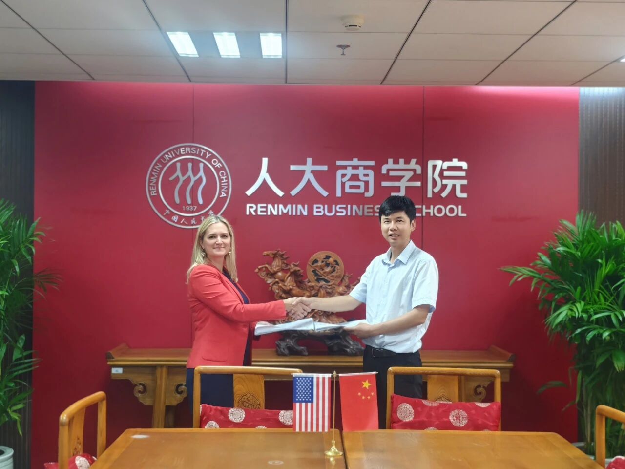 国际合作｜人大商学院与美利坚大学签署双硕士学位项目合作协议