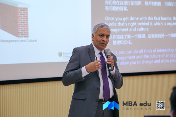 12AjayVinze教授在商学院学术论坛作主题报告-2.jpg