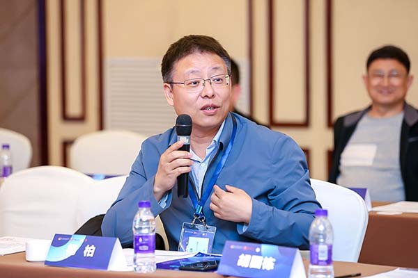 杨柏.jpg